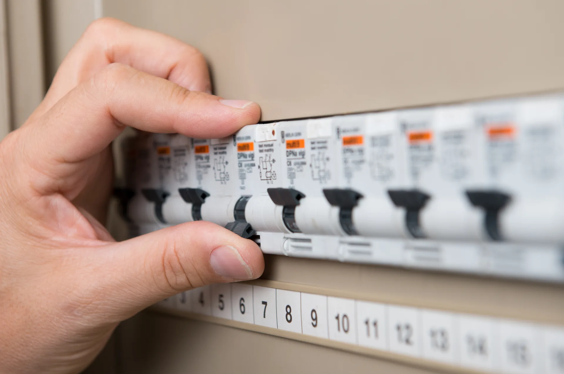 Electrician Telarah, licensed electricians serving Telarah